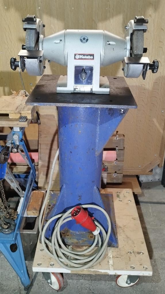 Dubbele slijpmolen METABO 380V, met onderstel. Gereviseerd, Ophalen of Verzenden, Zo goed als nieuw, Werkbankslijpmachine