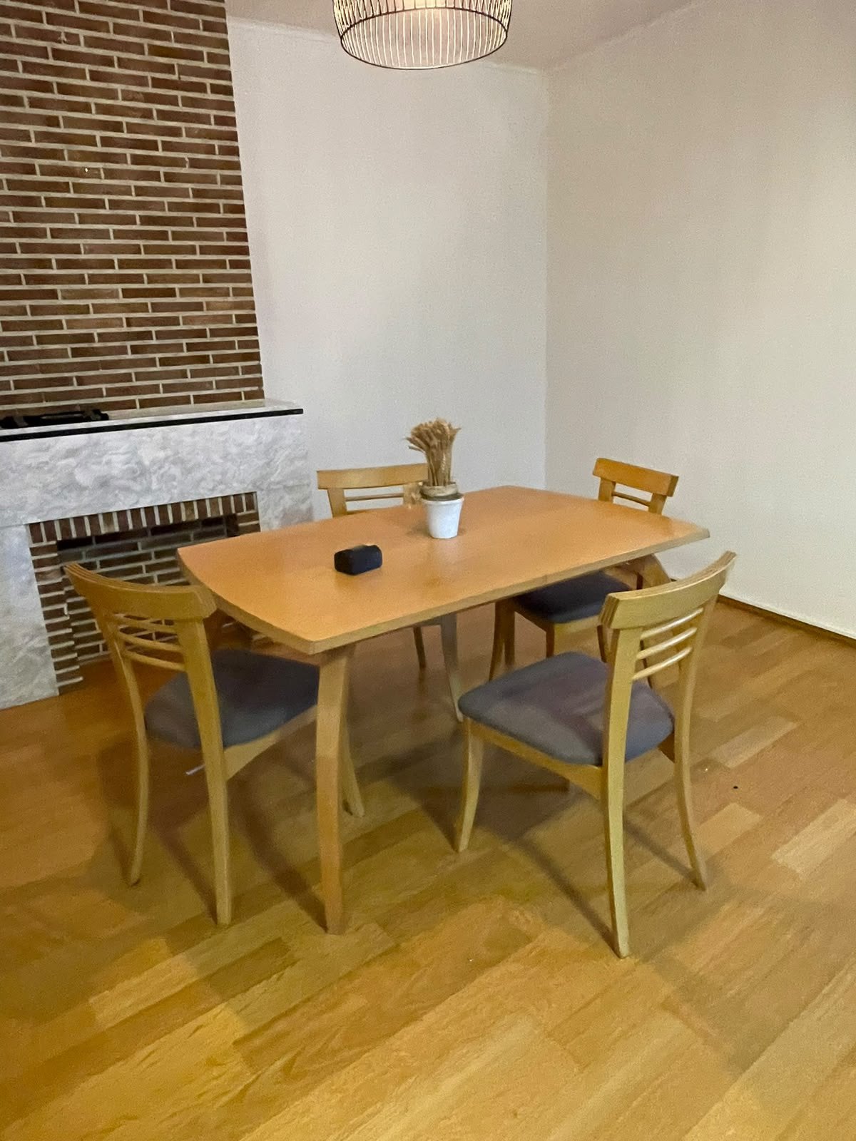 Table avec 4 chaises 100€, Maison & Meubles, Enlèvement ou Envoi, Comme neuf