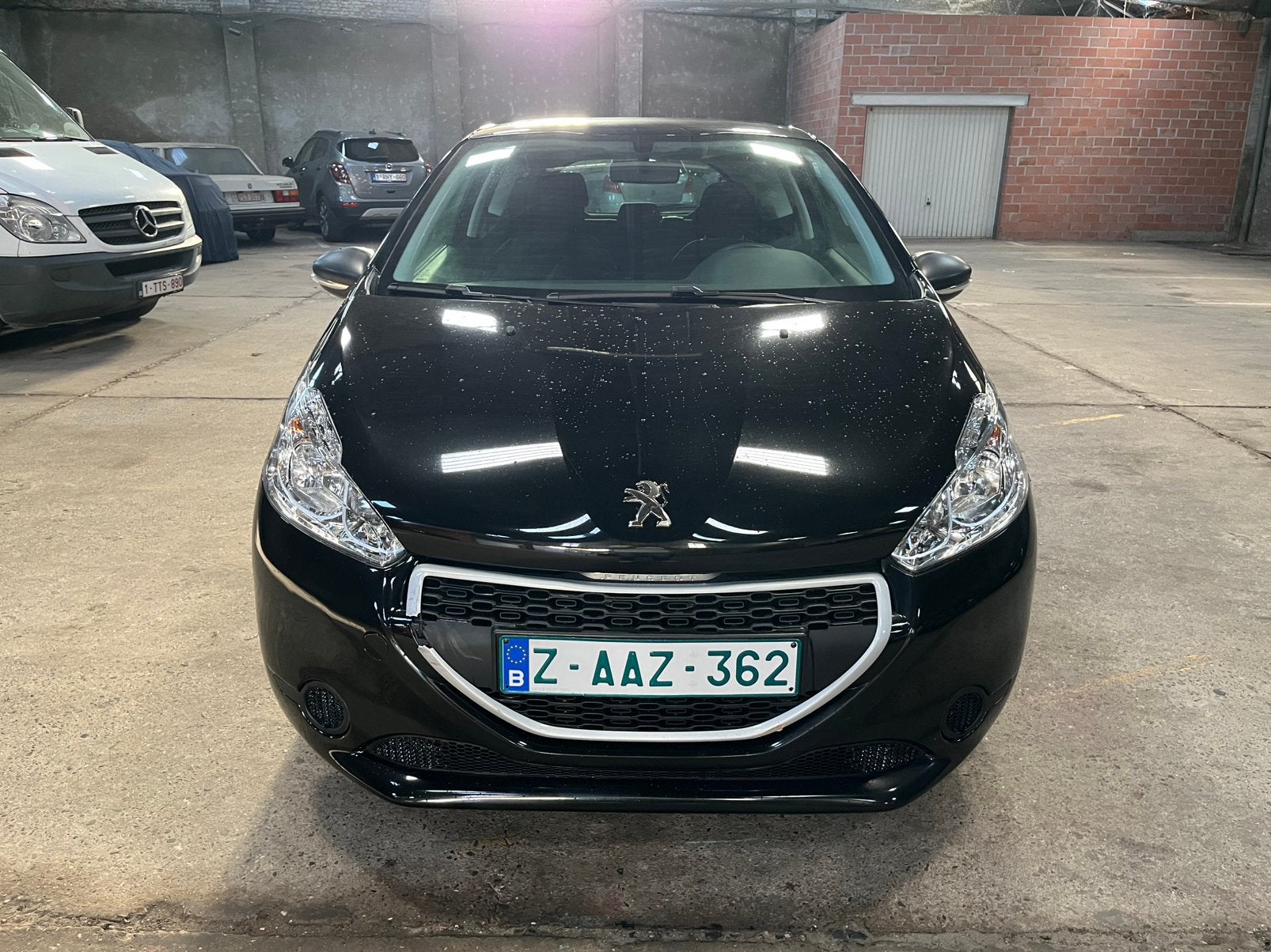 Peugeot 208 model 2015 benzine 1.2 Kilometer 21.000 euro 6b, Auto's, Euro 5, Zwart, Zwart, Handgeschakeld