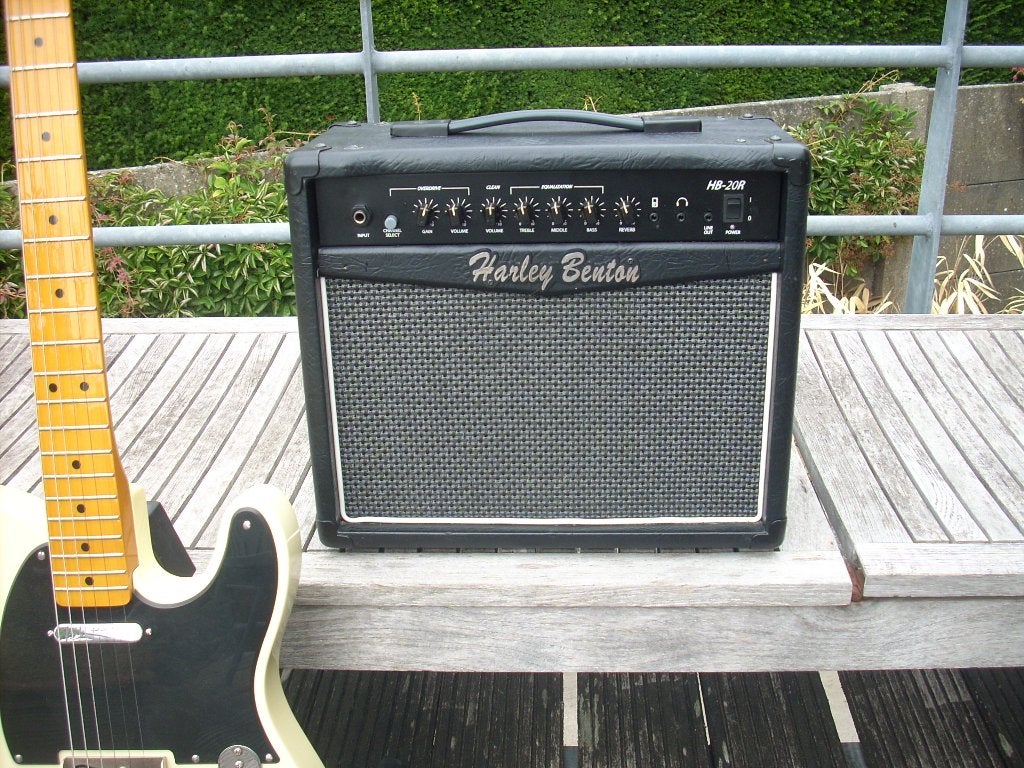 Harley Benton  HB20R amp, Ophalen