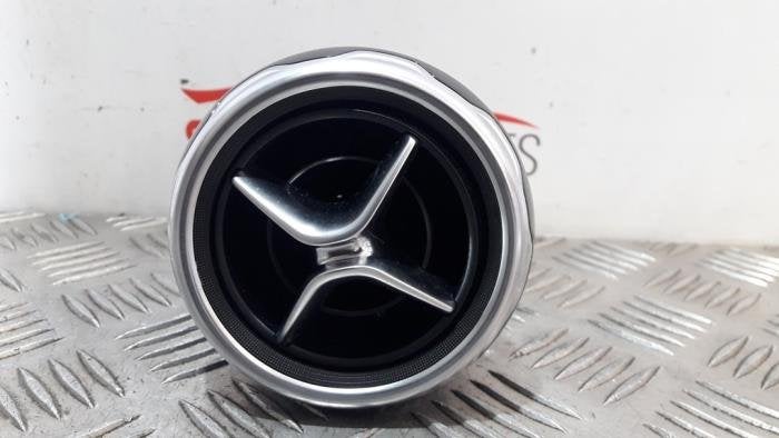 Luchtrooster Dashboard van een Mercedes GLA, Gebruikt, -, Ophalen of Verzenden, -