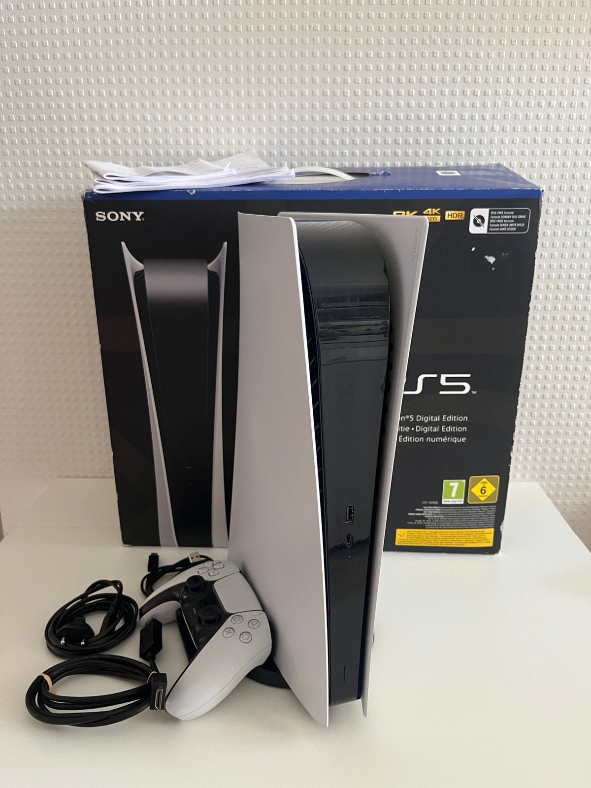 PS5 digital + 1 manette en très bon état (proche du neuf), Enlèvement, Comme neuf