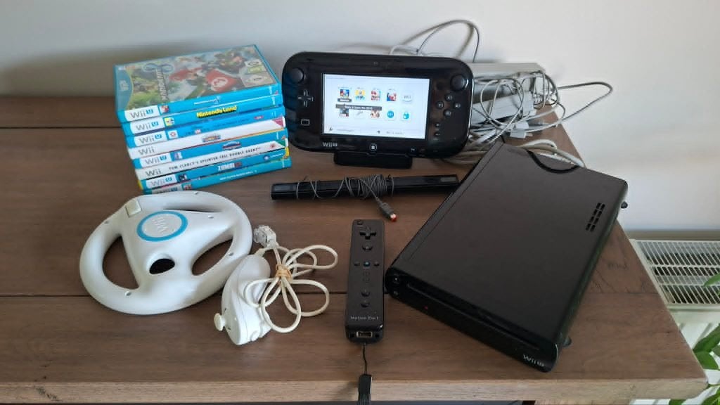 WII U premium console, gamepad en 8 games, Games en Spelcomputers, Spelcomputers | Nintendo Wii U, Ophalen of Verzenden, Zo goed als nieuw