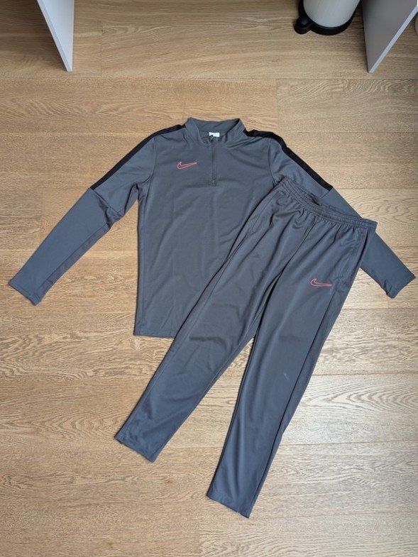 Nike Academy - dri-FIT tenue gris - taille 158 (13 ans), Kinderen en Baby's, Ophalen, Gebruikt, Setje