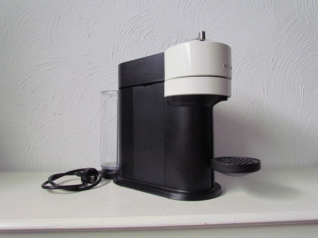Nespresso Vertuo Next, Elektronische apparatuur, Koffiezetapparaten, Koffiemachine, Ophalen of Verzenden, Zo goed als nieuw, Koffiepads en cups