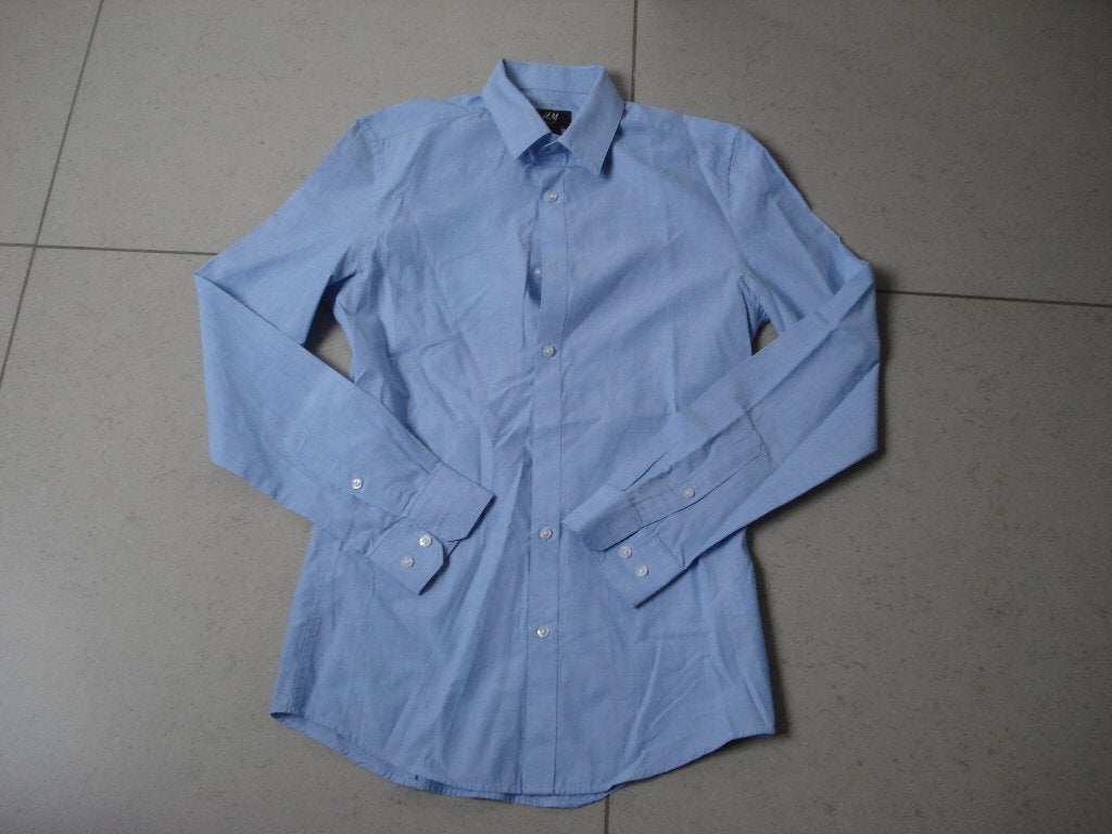 H&M lichtblauw hemd, heren/jongens. mt XS, Kleding | Heren, Overhemden, Ophalen of Verzenden, Gedragen, Blauw, H&M