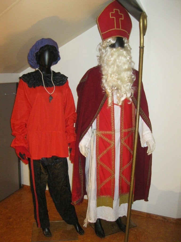 Costume de Saint-Nicolas et costume de Piet, Enlèvement, Utilisé