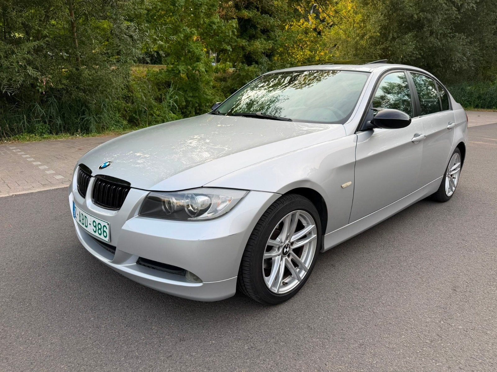 BMW 320 I BENZINE E90 AIRCO XENON BLANCO GEKEURD VOOR VERKOO, Autos, BMW, 110 kW, Entreprise, Noir, 5 portes