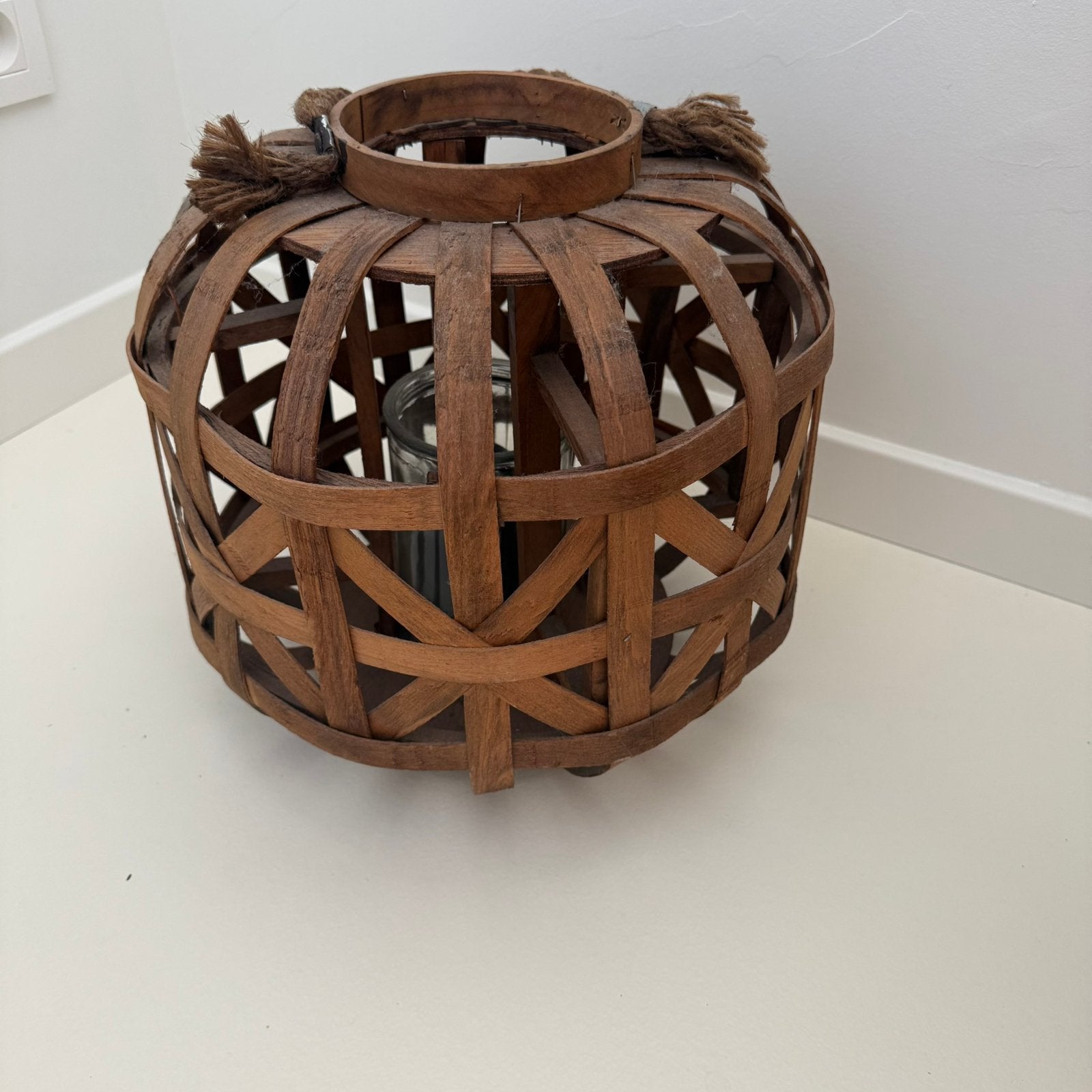 Mooi donker bruin windlicht, Huis en Inrichting, Woonaccessoires | Kandelaars en Kaarsen, Ophalen, Zo goed als nieuw, Bruin, Windlicht