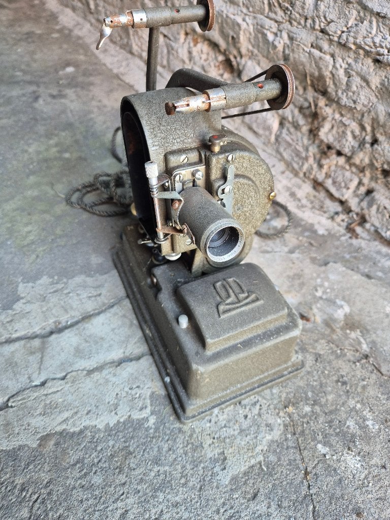 Antieke projector, Ophalen, Projector