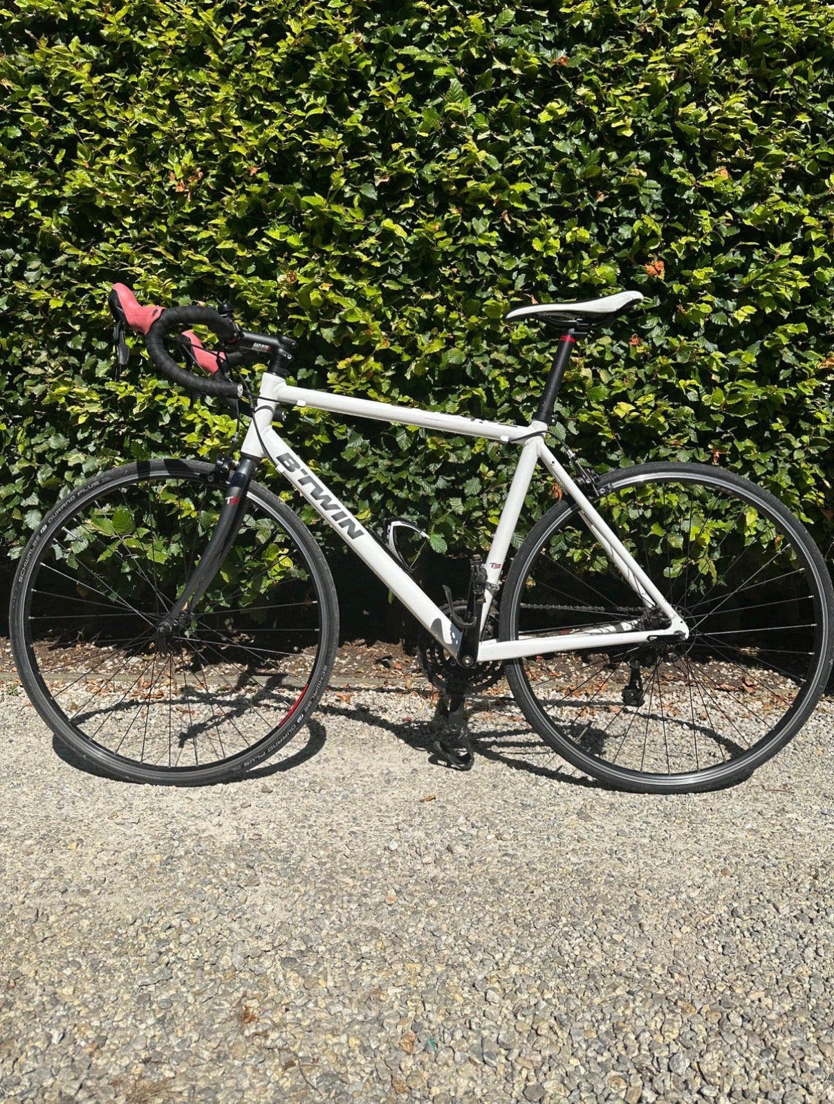 Vélo de route B'Twin Triban 3, Vélos & Vélomoteurs, Autres marques, Frein sur jante, Enlèvement ou Envoi, Comme neuf