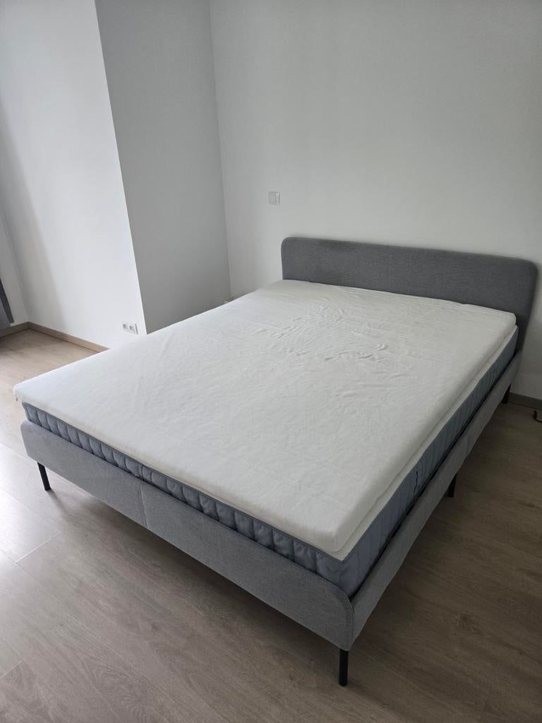 Lit IKEA SLATUM 160200cm y compris matelat IKEA VESTEROY (m, Enlèvement