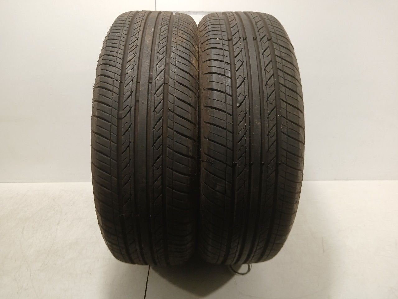 Bandenset 2 stuks Zomer 195 65 R15, Autos : Pièces & Accessoires, Van der Ven Autorecycling B.V., Ettenseweg 76, 4706 PB Roosendaal, The Netherlands