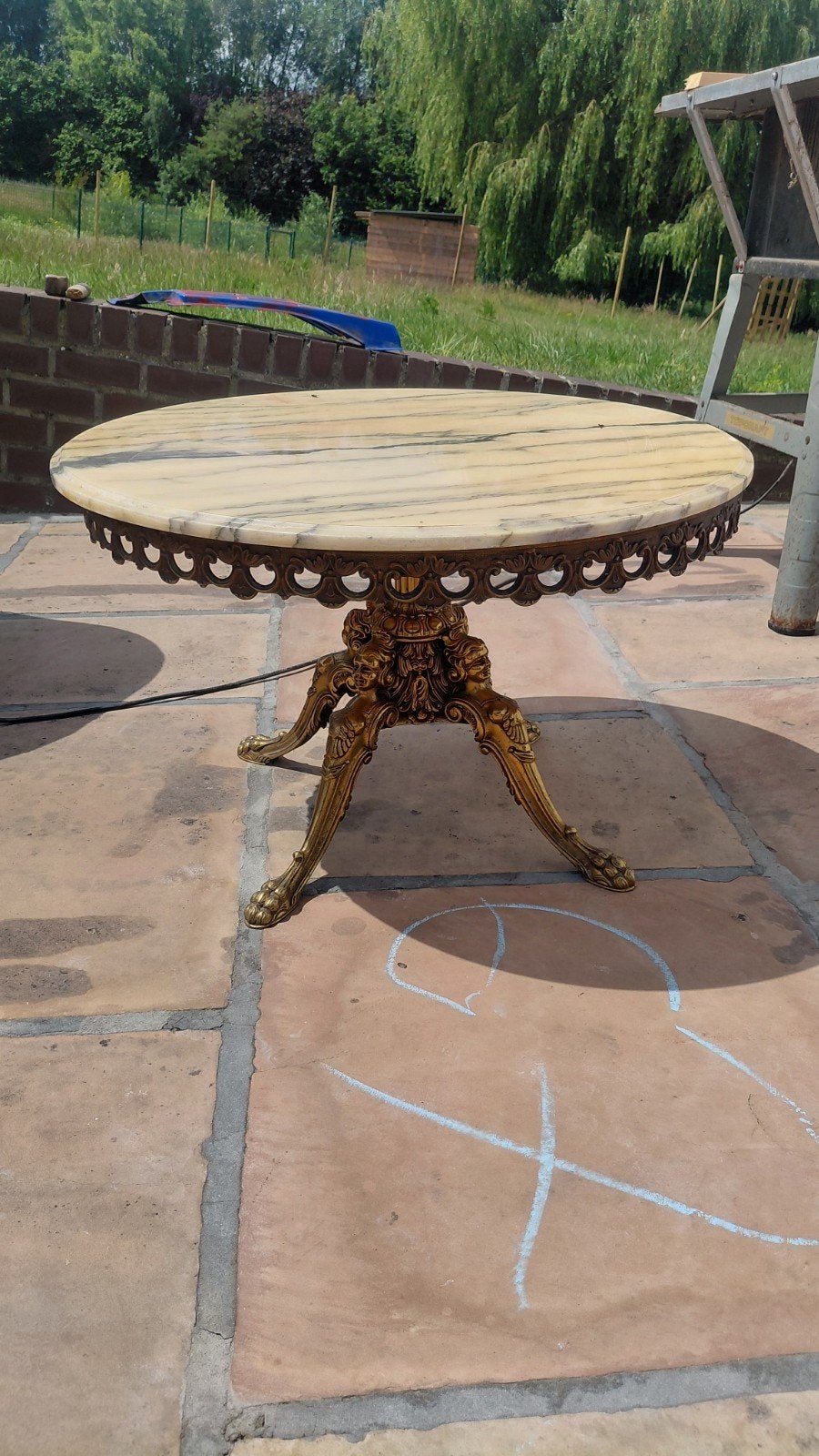 Marmeren salontafel, Ophalen