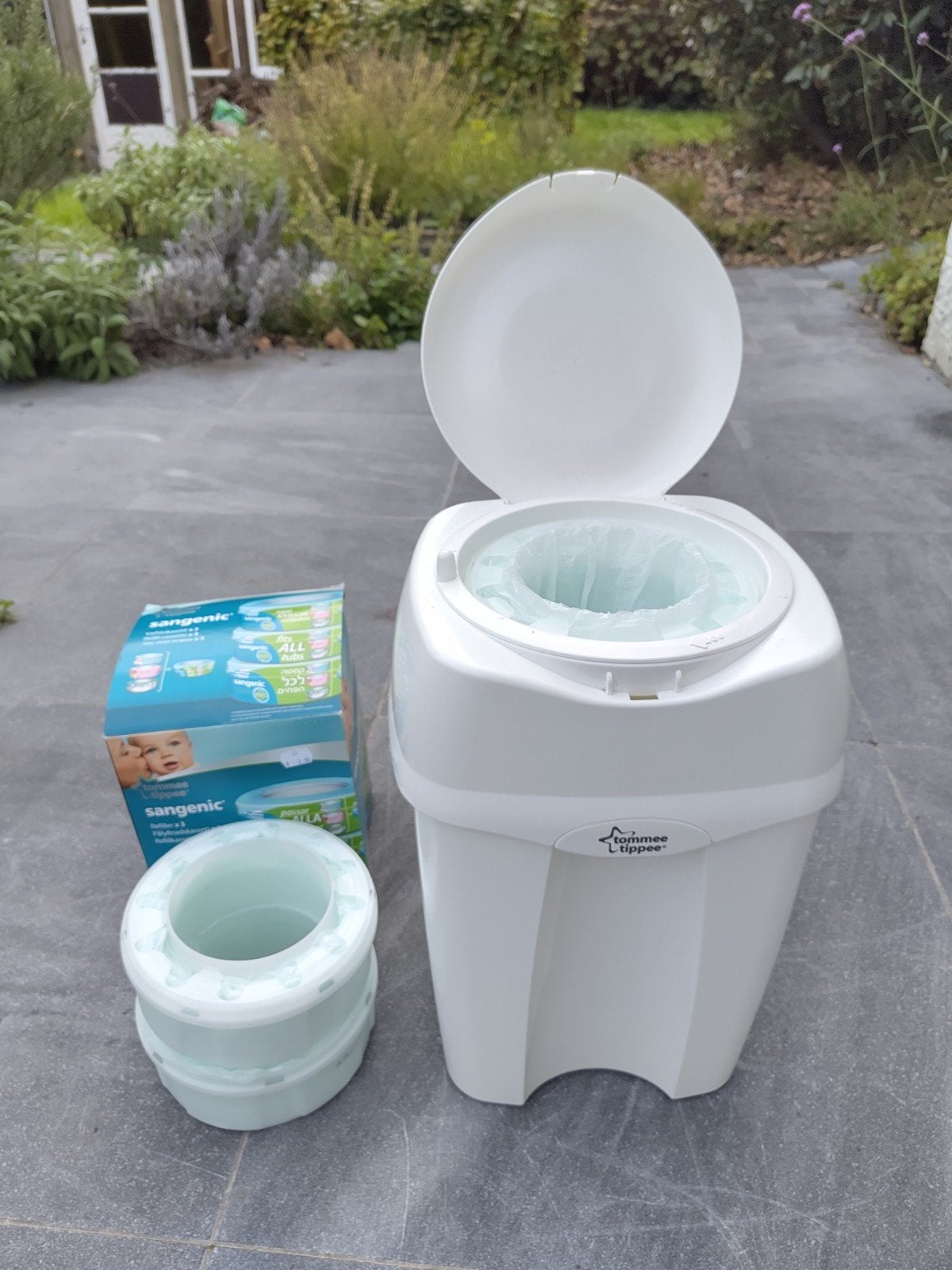 seau à couches Tommee Tippee avec deux recharges, Enfants & Bébés, Enlèvement, Comme neuf, Poubelle à couches, Autres marques