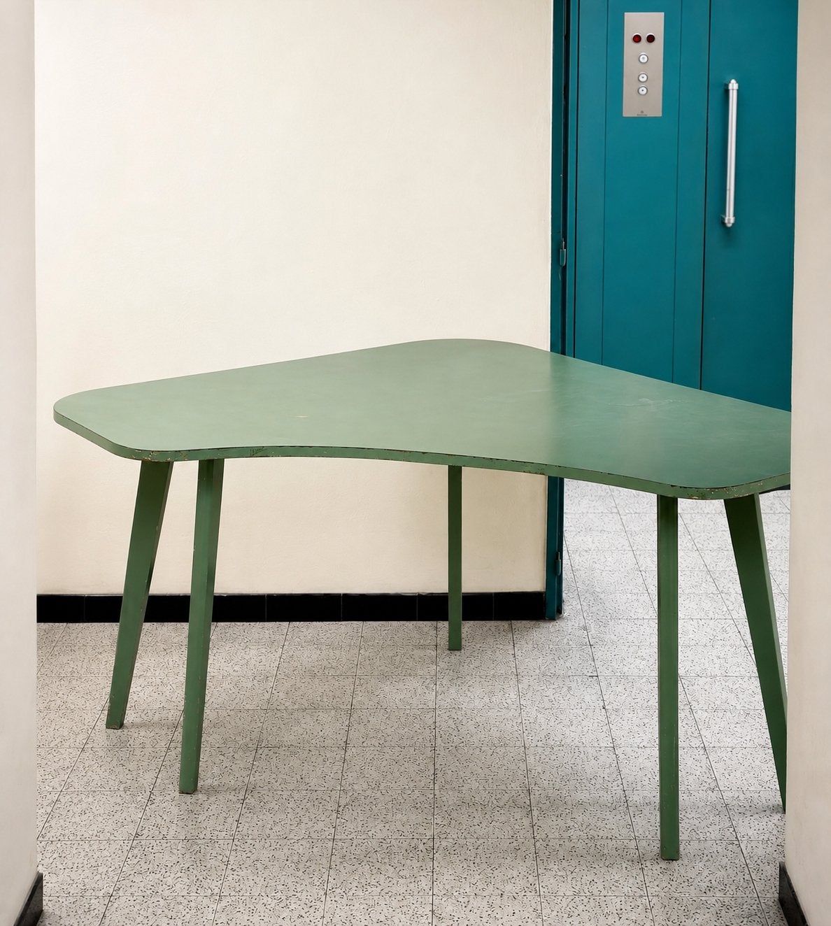 Tafel in vrije vorm 1950, Ophalen