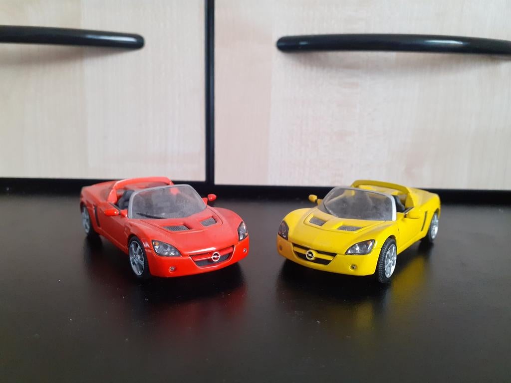 2x Schuco Opel Speedster 1/43, Hobby en Vrije tijd, Modelauto's | 1:43, Ophalen of Verzenden, Zo goed als nieuw, Auto, Schuco