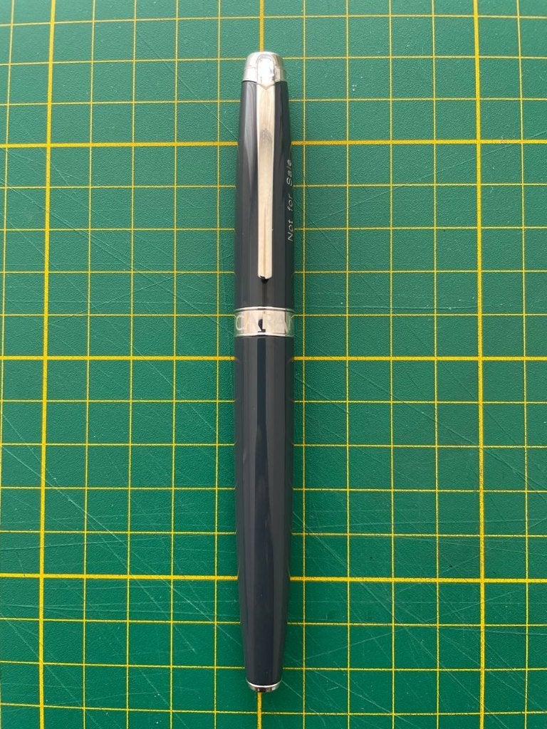 Caran d'Ache Leman Grey 18k BB Nib Fountain (Display) Pen, Verzamelen, Ophalen of Verzenden