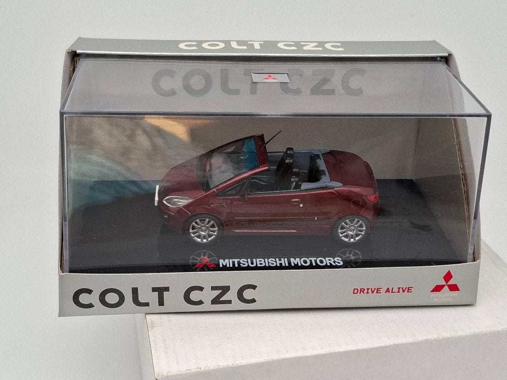 Mitsubishi Colt 1/43 "carmin red", Verzenden, Zo goed als nieuw, Auto, Overige merken