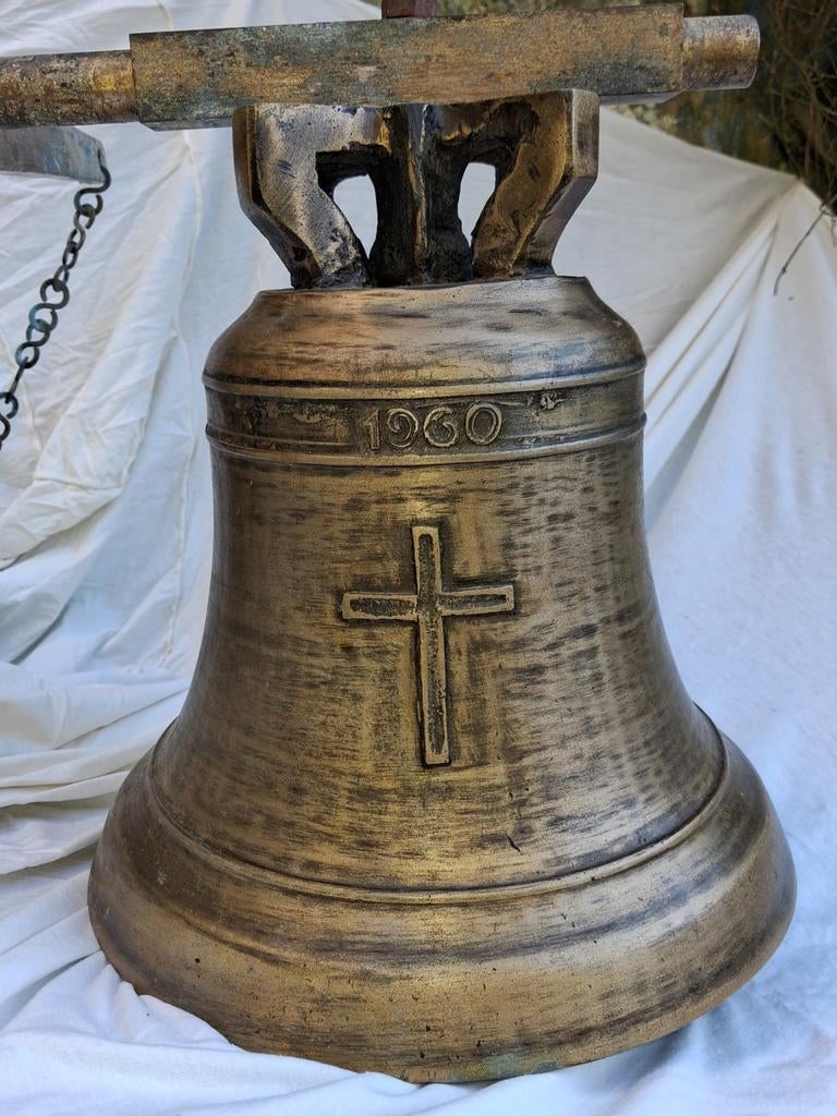 Zeer grote bronzen klok met ophanging., Antiek en Kunst, Antiek | Brons en Koper, Ophalen