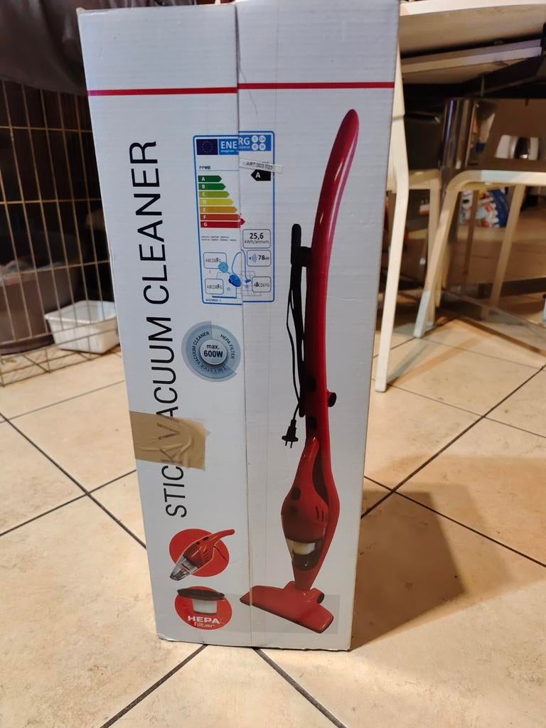Nieuwe 600 Watt steelstofzuiger, Ophalen of Verzenden, Nieuw, Autre