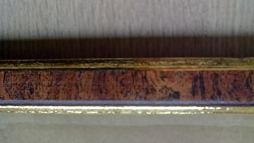 Cadre vitré en bois brun, façon loupe, et liserés dorés, Enlèvement, Comme neuf, Bois
