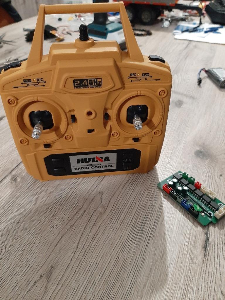RC Huina ( 1583 ) Radio 2.4 Ghz avec carte mère, Ophalen of Verzenden, Nieuw