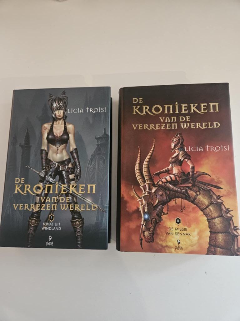 De kronieken van de verrezen wereld - Licia Troisi, Boeken, Ophalen, Zo goed als nieuw