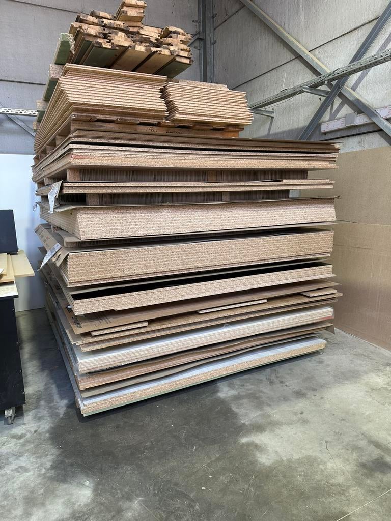 Stock meubelplaten wegens stopzetting eigen productie, Ophalen, Nieuw
