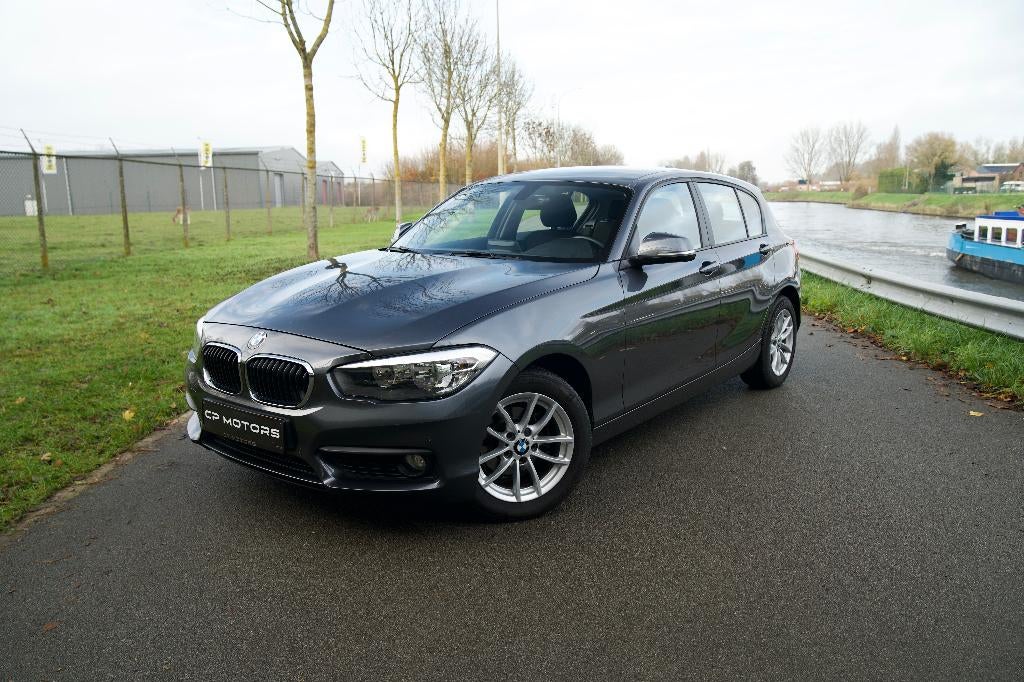 BMW 116 D | CRUISE | PDC | AIRCO | MANUEEL | NAVI, 1496 kg, Leder en Stof, Bedrijf, 5 deurs