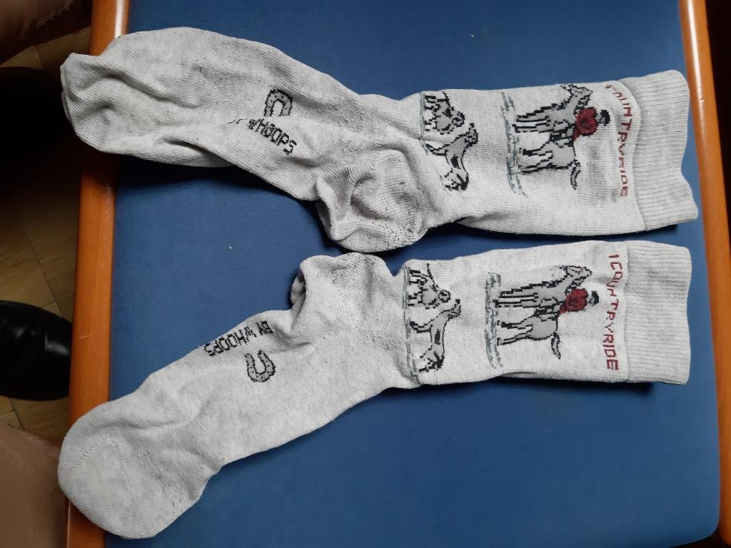 bas taille 41 ou 42 avec chevaux, Vêtements | Hommes, Chaussettes & Bas, Enlèvement ou Envoi, Comme neuf, Taille 39 à 42, Autres couleurs