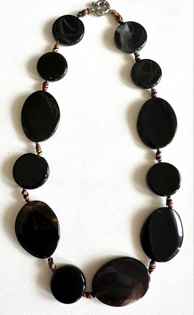 Collier ras de cou vintage pierre noire plate brillante, Utilisé