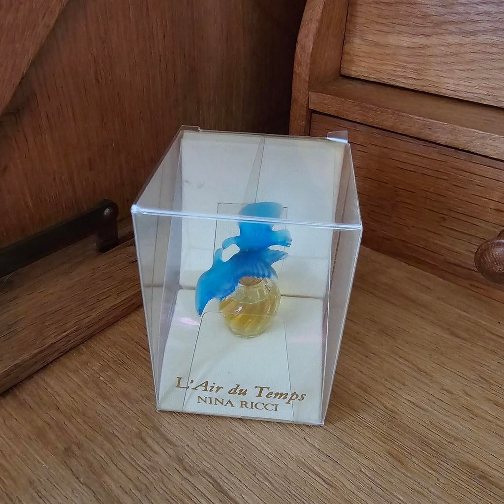 Nina Ricci. Miniatuur. Parfum., Verzamelen, Ophalen of Verzenden, Nieuw, Miniatuur, Gevuld