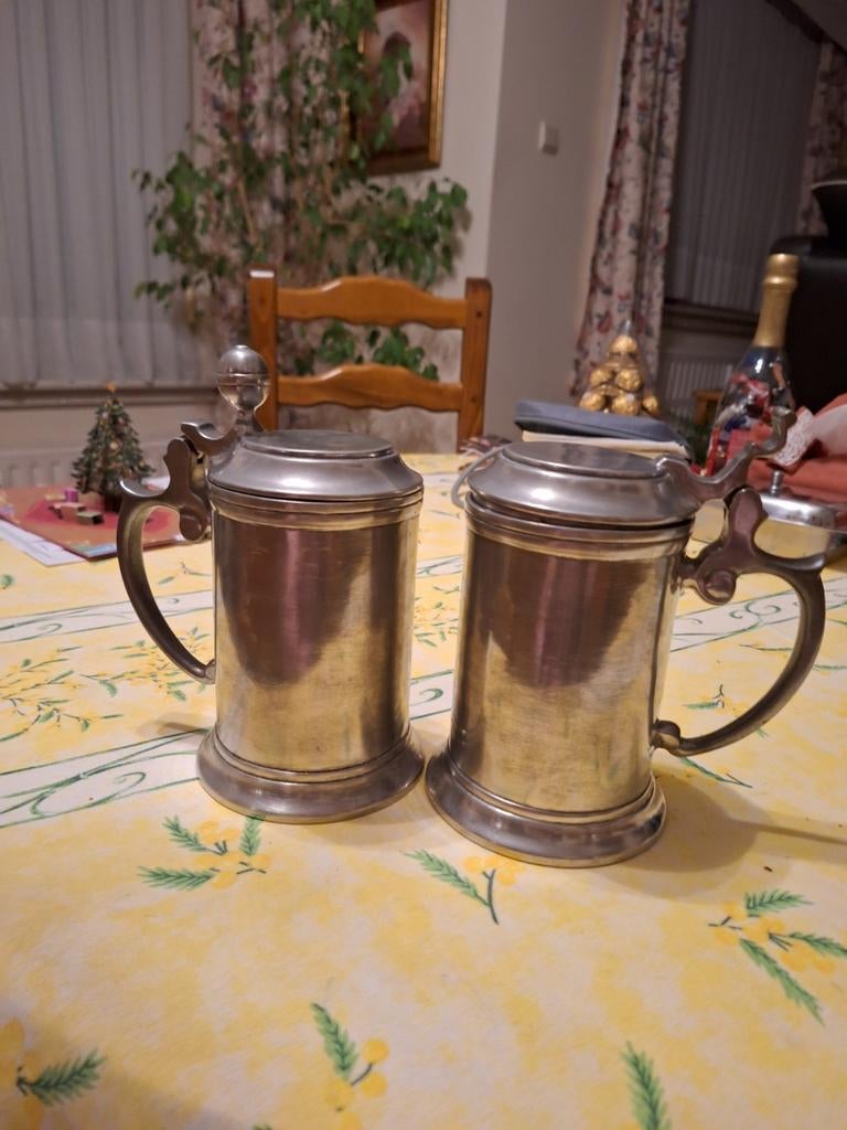 2 pintes en etain, Enlèvement