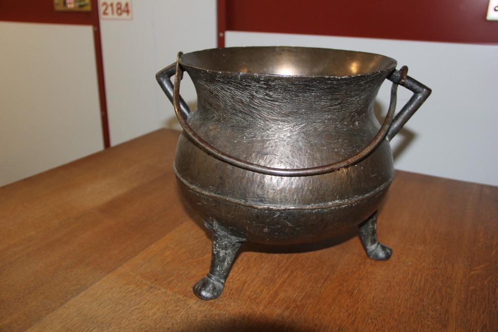 CHAUDRON TRIPODE EN CUIVRE, Enlèvement, Cuivre