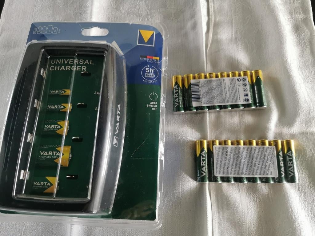VARTA - 16 Oplaadbare batterijen AA + lader, Ophalen of Verzenden, Nieuw, Oplaadbaar
