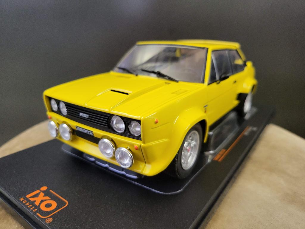 Fiat 131 Abarth IXO 1:18e neuve, en boîte., Enlèvement ou Envoi, Neuf, Voiture, Autres marques