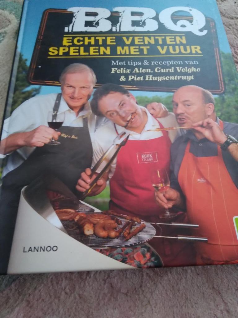 Nieuw kookboek: BBQ echte venten spelen met vuur, Ophalen of Verzenden, Nieuw