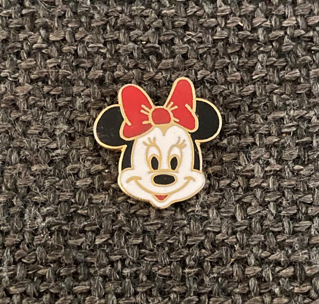 PIN - DISNEY - MINNIE MOUSE - MICKEY MOUSE, Envoi, Utilisé, Figurine, Insigne ou Pin's