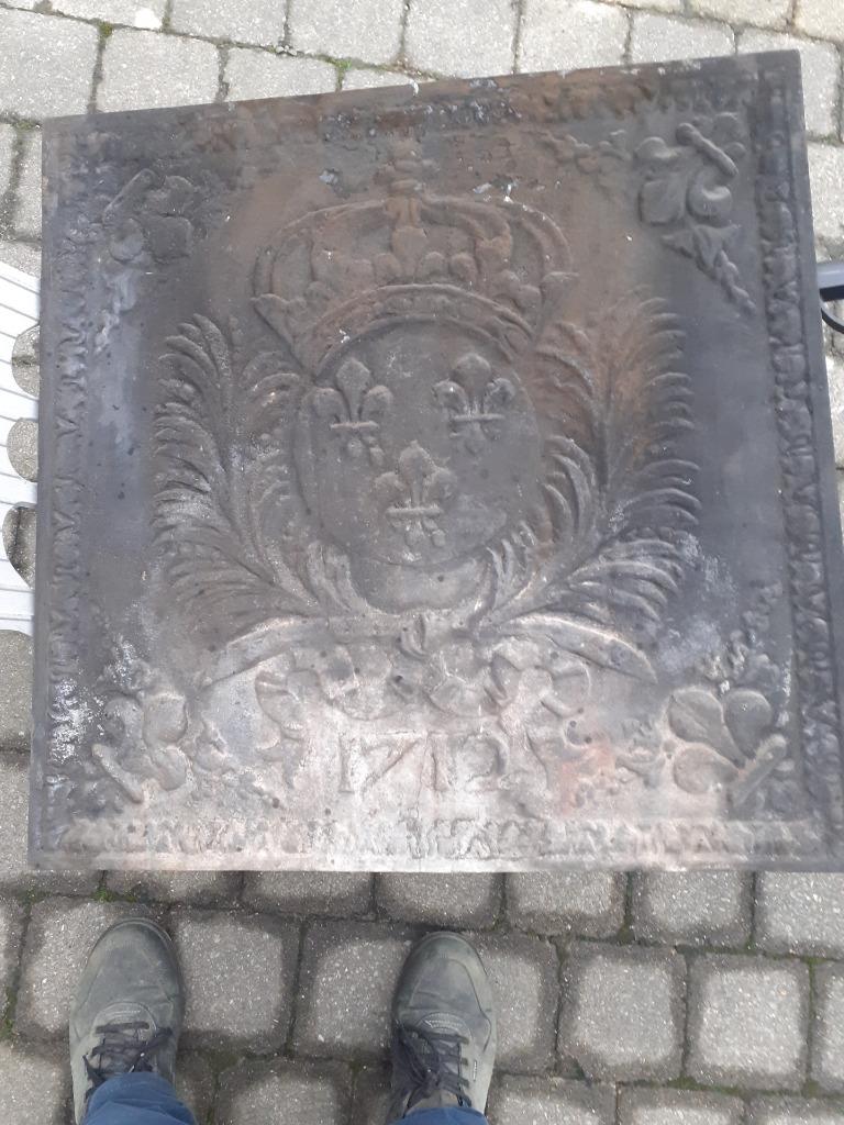 1712 fireback met Fleurs de Lys, Antiek en Kunst, Ophalen
