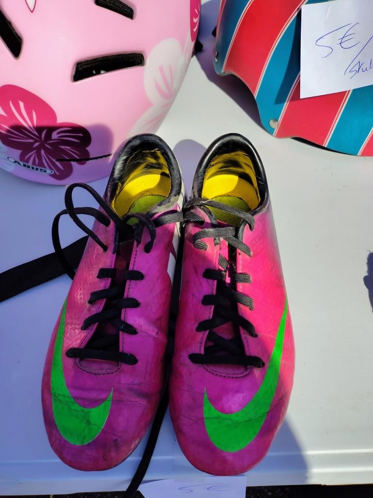 Meisjes voetbalschoenen NIKE, Sport en Fitness, Voetbal, Ophalen, Gebruikt