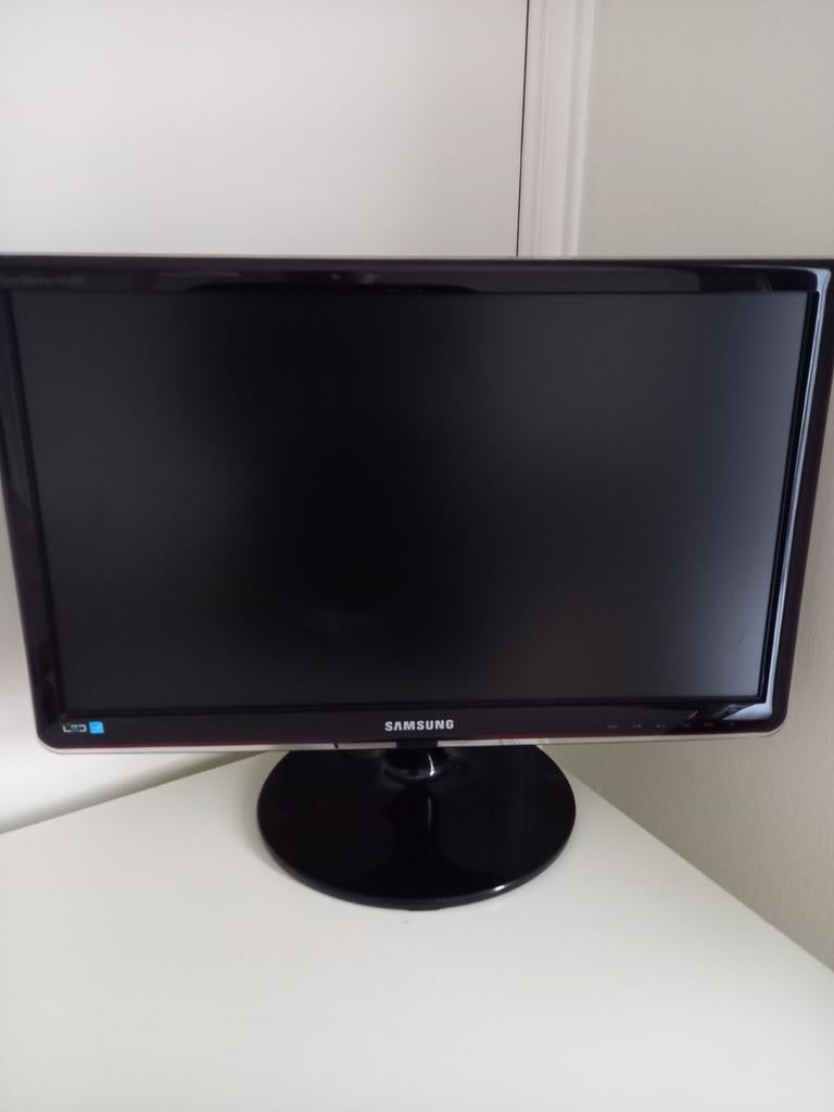 Set : pc+pc scherm+luidspreker+toetsenbord+muis., Enlèvement, Utilisé, LED
