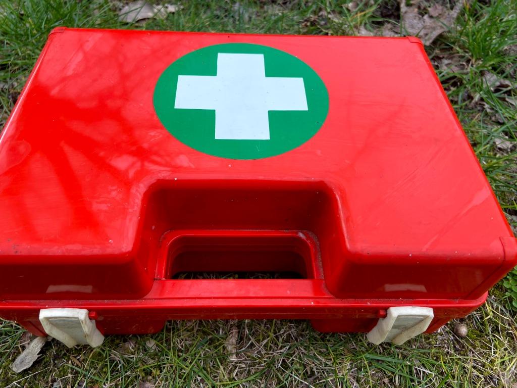 COFFRE PREMIERS SECOURS (neuf), Enlèvement, Neuf