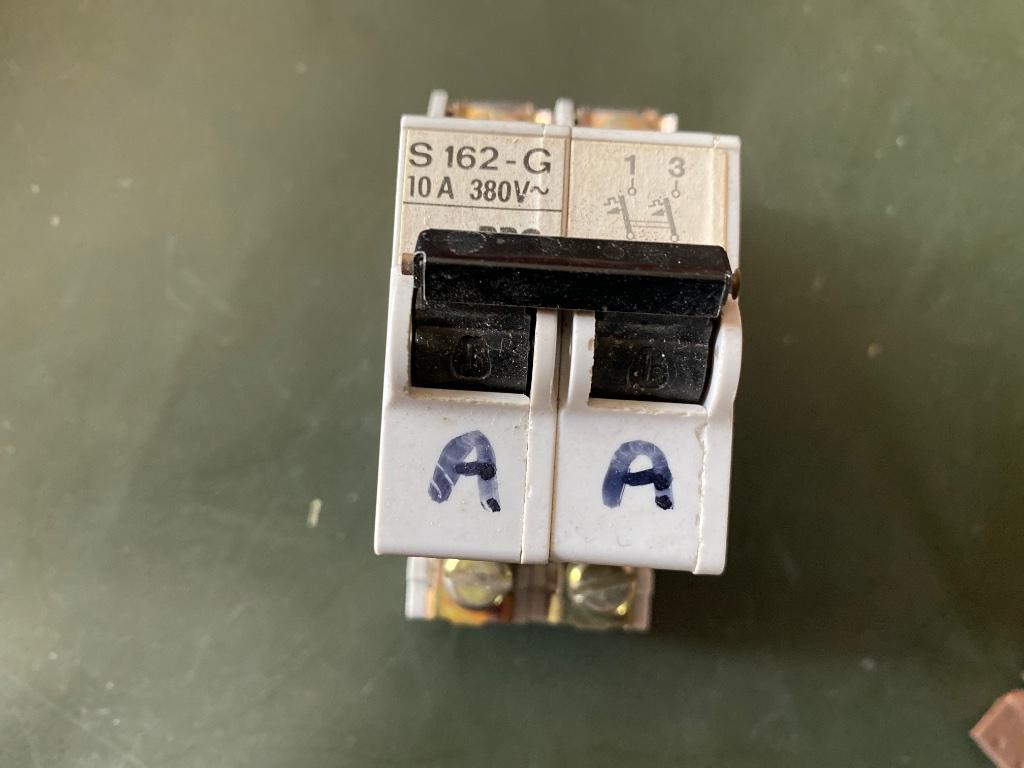 Oude zekeringen / automaten BBC (Brown Boveri), Doe-het-zelf en Bouw, Ophalen of Verzenden, Gebruikt