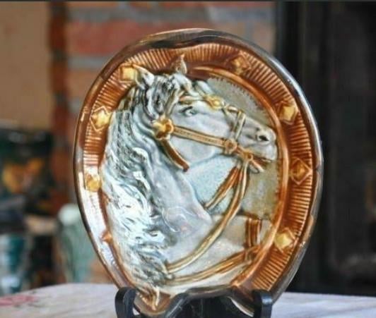 § plat vide poche barbotine de wasmuel fer et tête de cheval, Enlèvement ou Envoi