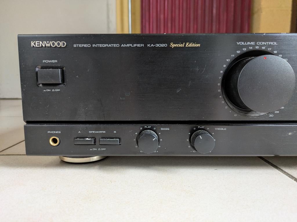 Amplificateur stéréo intégré Kenwood KA-3020, Audio, Tv en Foto, Versterkers en Ontvangers, Zo goed als nieuw, 60 tot 120 watt