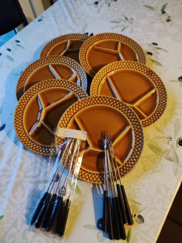 6 fondue borden + 12 fondue vorkjes, Ophalen, Zo goed als nieuw, Overige stijlen, Bord(en)