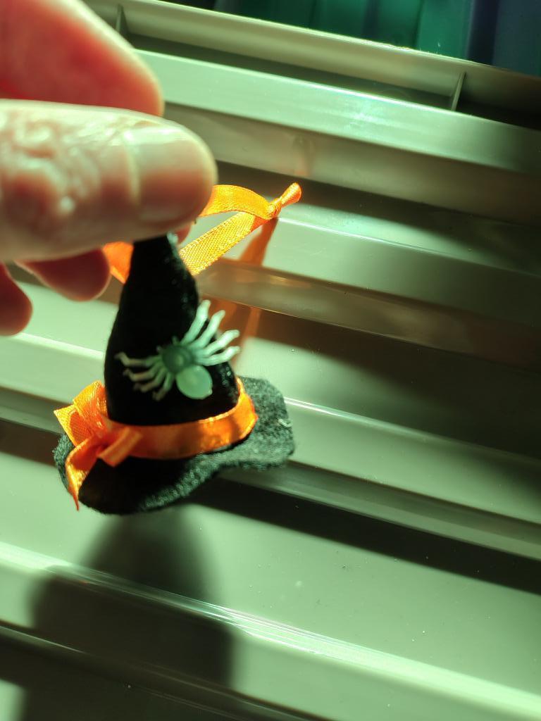 set mini heksenhoedjes met spin als deco halloween, Ophalen of Verzenden, Nieuw, Versiering
