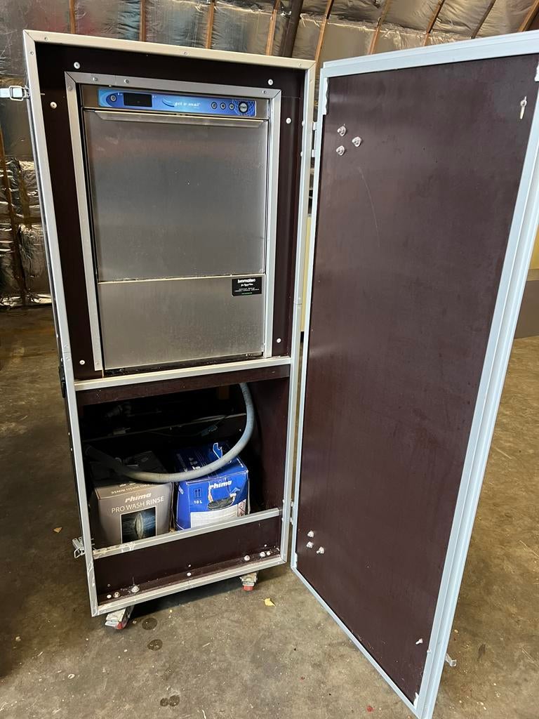 Vaatwasmachine in flightecase, Enlèvement
