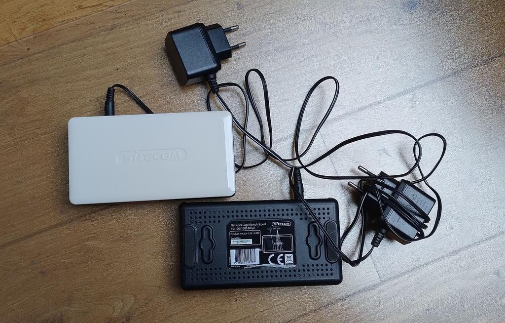 Sitecom LN-120 gigaswitch, Informatique & Logiciels, Commutateurs réseau, Enlèvement, Utilisé